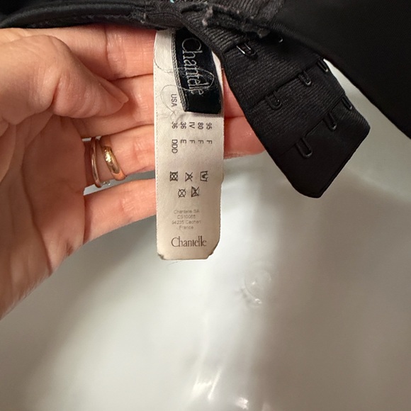 Chantelle Black Sports Bra - Picture 5 of 6